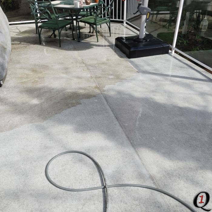 vinyl deck in Coquitlam before and after power washing